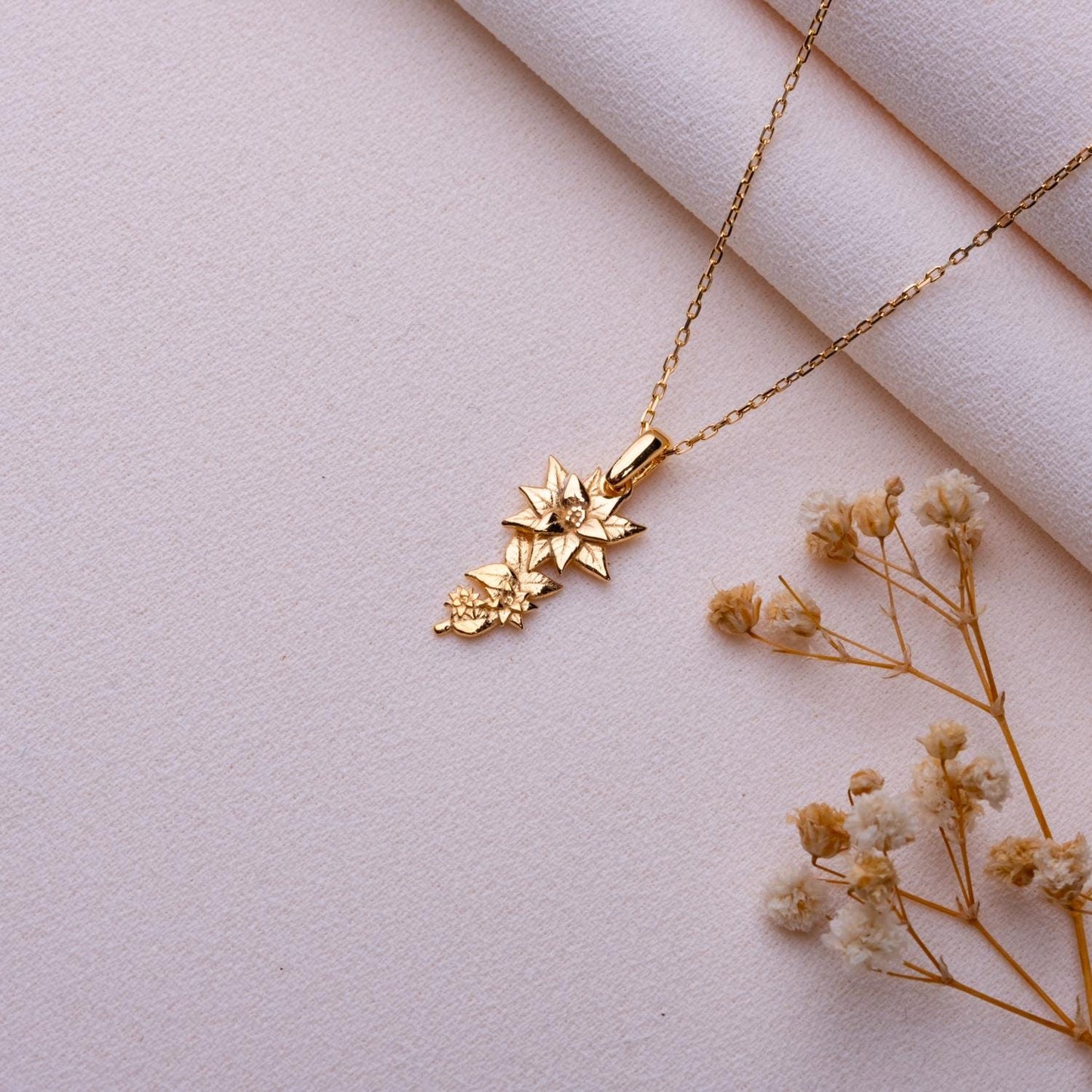 Lily Flower Necklace,Water Lily Pendant,Lily Flower Jewelry,Personalized Gift,Custom Anniversary Necklace,Birthday,Baby Gift,Grandma Jewelry