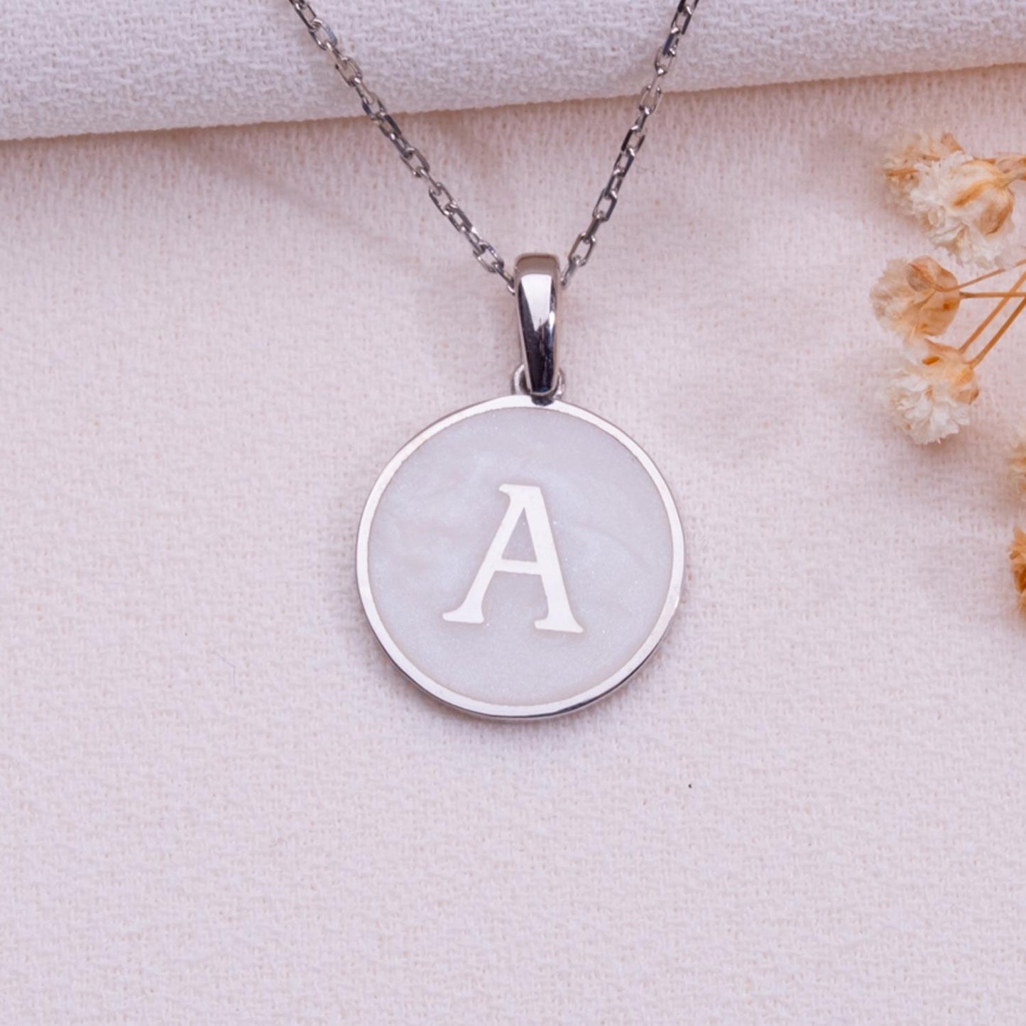 Initial Letter Necklace – Personalized Silver Disc Pendant with Mother of Pearl Effect,Custom Monogram Jewelry Gift for Her,Elegant Letter.