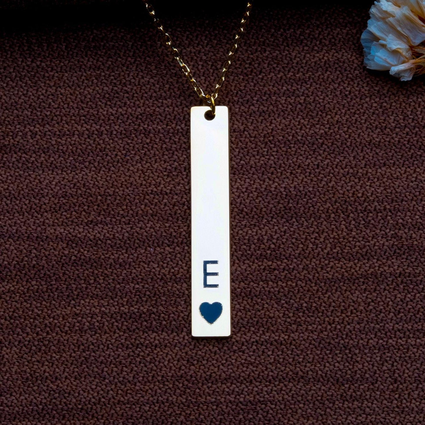 Custom Initial Bar Necklace – Personalized Gold Pendant with Letter & Heart,Vertical Name Tag Jewelry Gift for Her,Minimalist Engraved Charm