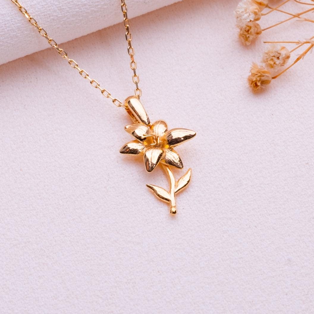 Lily Flower Necklace • Gold Birth Flower Pendant -Lily Jewelry Gift for Her-Birthflower Necklace-Flower Girl Gift-Floral Birth Month Jewelry