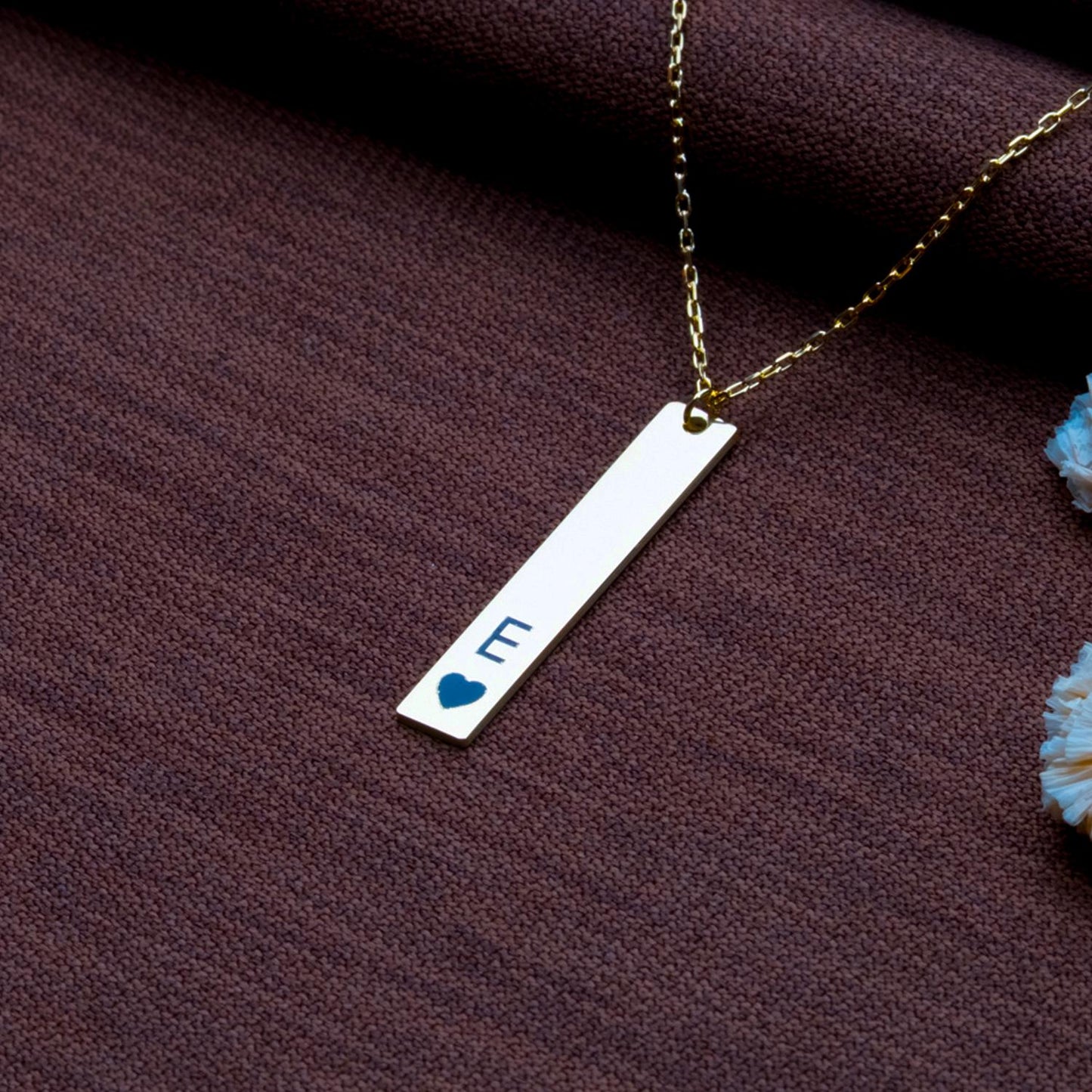 Custom Initial Bar Necklace – Personalized Gold Pendant with Letter & Heart,Vertical Name Tag Jewelry Gift for Her,Minimalist Engraved Charm