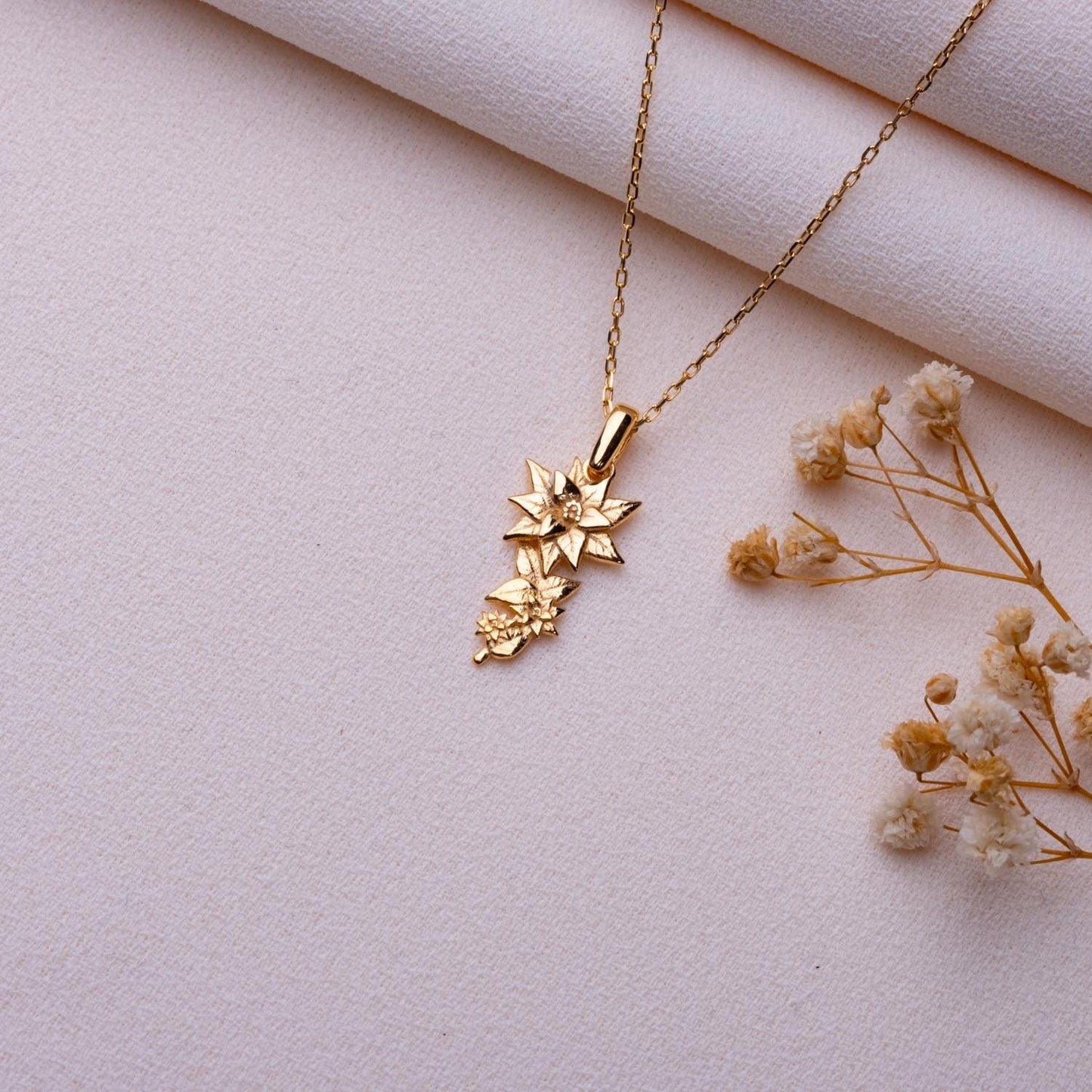 Lily Flower Necklace,Water Lily Pendant,Lily Flower Jewelry,Personalized Gift,Custom Anniversary Necklace,Birthday,Baby Gift,Grandma Jewelry