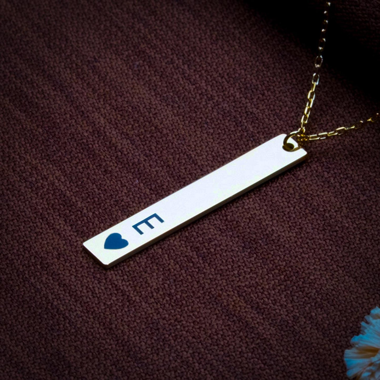 Custom Initial Bar Necklace – Personalized Gold Pendant with Letter & Heart,Vertical Name Tag Jewelry Gift for Her,Minimalist Engraved Charm