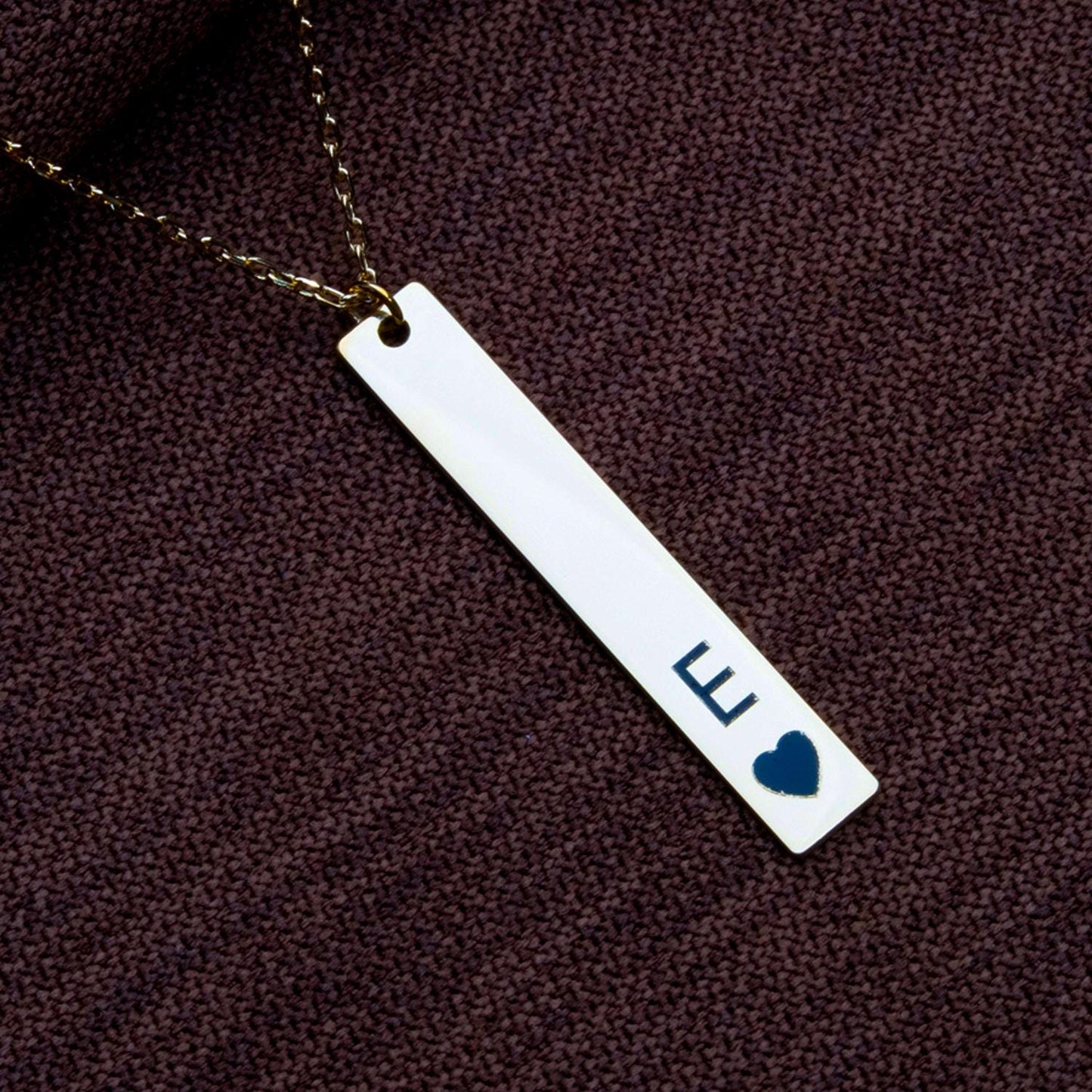 Custom Initial Bar Necklace – Personalized Gold Pendant with Letter & Heart,Vertical Name Tag Jewelry Gift for Her,Minimalist Engraved Charm
